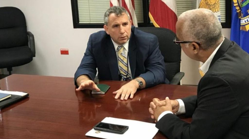  Se re&uacute;nen el secretario de Hacienda y el director del FBI en la Isla para establecer acuerdos de colaboraci&oacute;n 