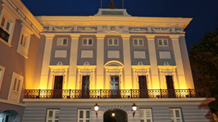 La Fortaleza se viste de anaranjado 