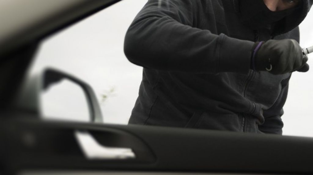  Investigan 5 robos de autos el s&aacute;bado en Bayam&oacute;n 