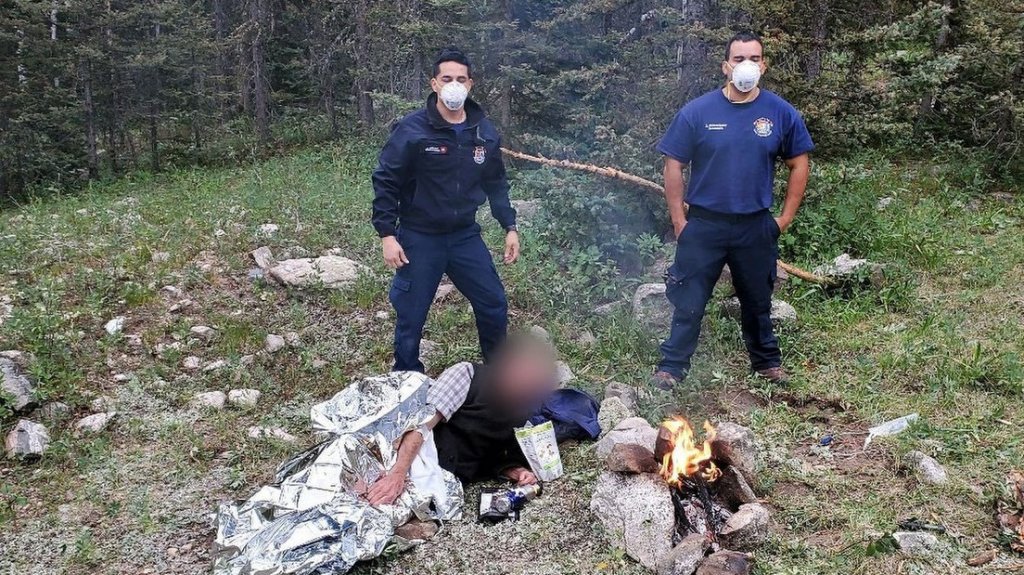  Un turista queda varado en un bosque tras sufrir un robo y sobrevive dos semanas sin comida 