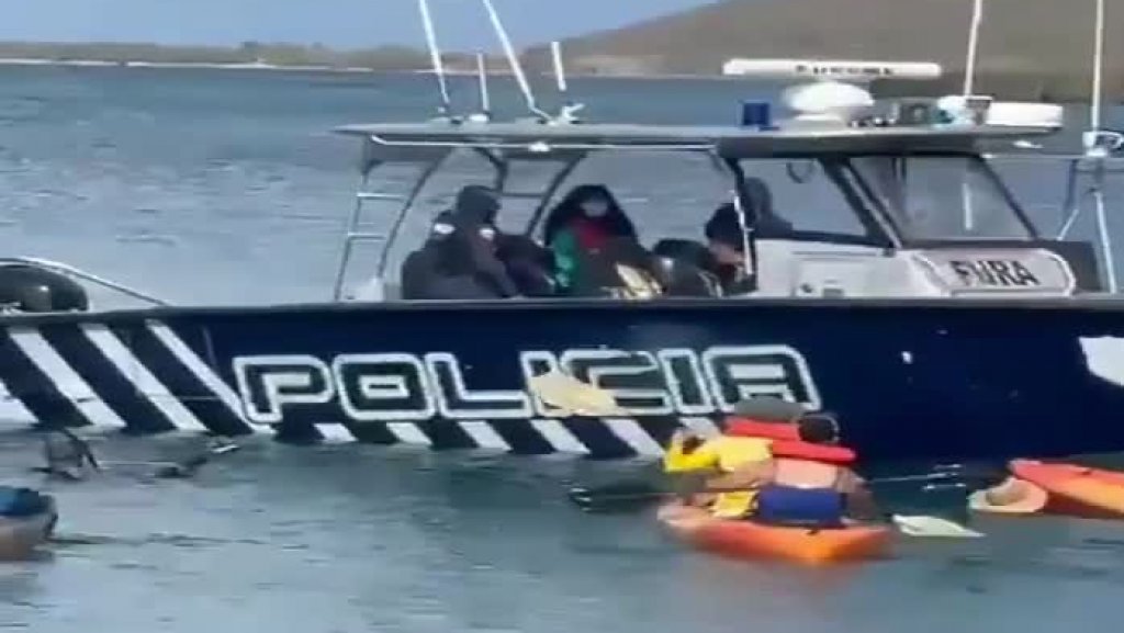  Video: Momento que arrestan a dos personas por interrumpir paso de lancha de Culebra 
