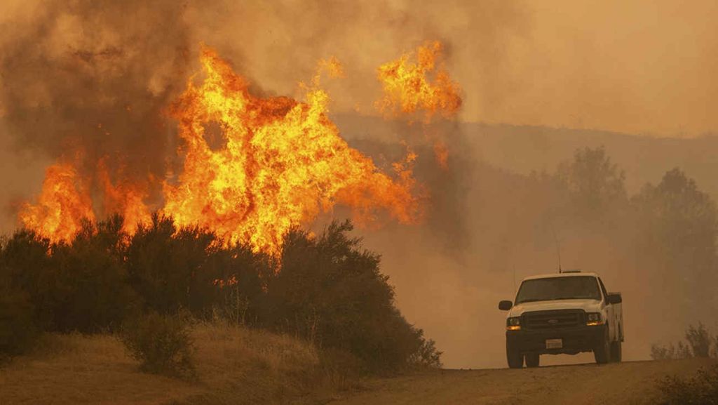  Video IMPACATANTE: Un fuerte incendio vuelve a golpear California 