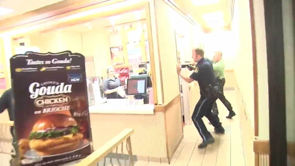  FUERTE VIDEO: El dram&aacute;tico instante en que un polic&iacute;a mata a un t&eacute;cnico durante un "reality show" 