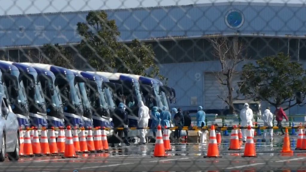  Video: Termin&oacute; el libre desembarco de pasajeros del crucero Diamond Princess que estuvo en cuarentena 