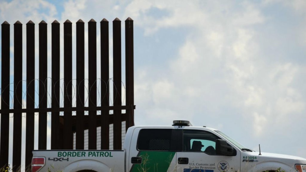  Patrulla Fronteriza descubre una &ldquo;casa de seguridad&ldquo; con m&aacute;s de 100 migrantes 