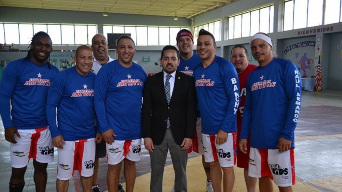  Cantantes y deportistas puertorriqueÃ±os visitan canchas de cÃ¡rcel en BayamÃ³n