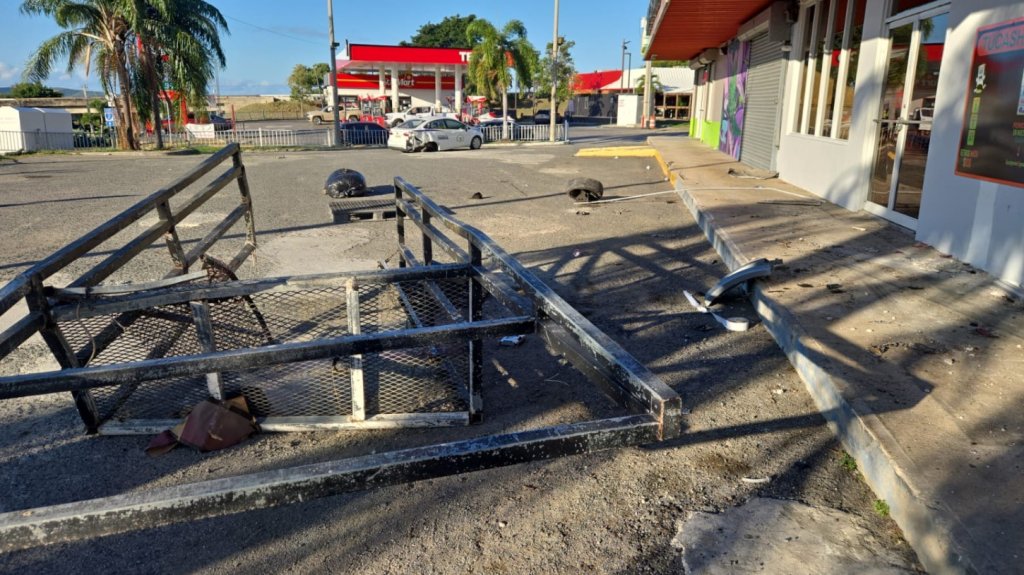  Usan veh&iacute;culos oficiales del municipio de Pe&ntilde;uelas para robar maquina ATM de restaurante en Sabana Grande 