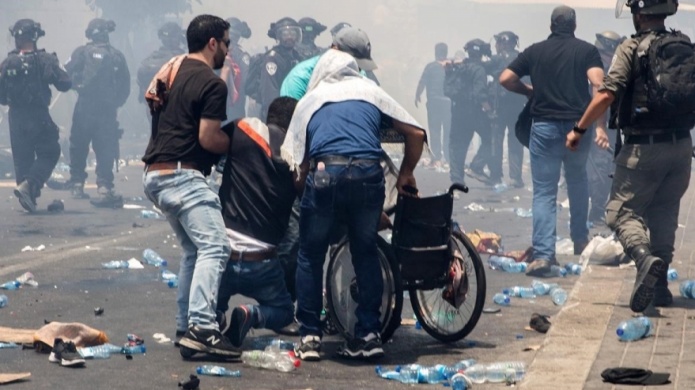 Video: Violencia en las protestas contra los detectores de metales en Al Aqsa