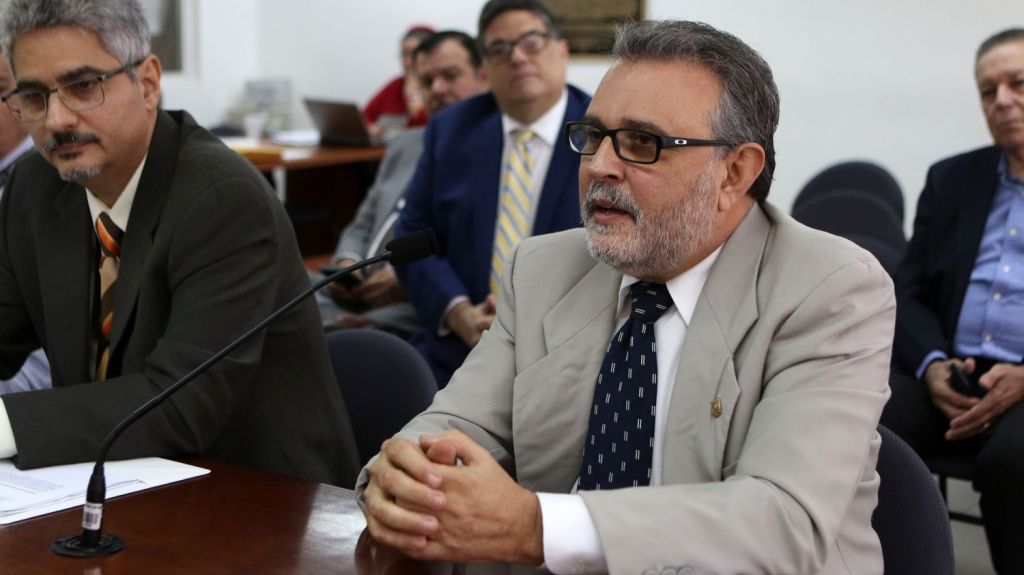  Ofrecen testimonio de problemas con el otorgamiento de permisos por los municipios 