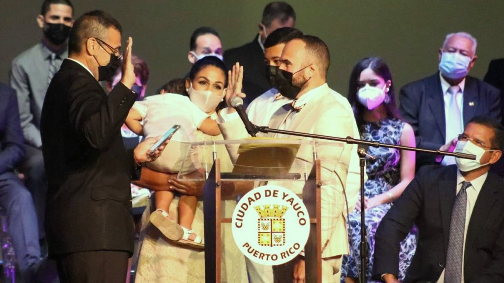  Alcalde de Yauco llama a reconstrucci&oacute;n del sur durante la toma de posesi&oacute;n 