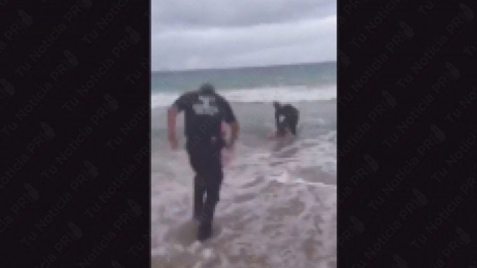 Video: Se "Zumbo" en la playa de Condado "borracho" y hubo que rescatarlo 