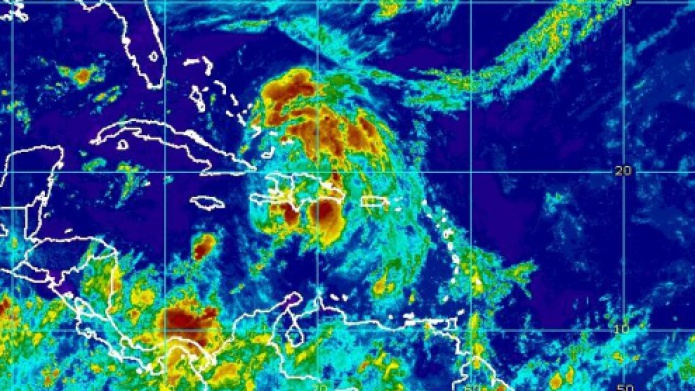 Fuerte Onda Tropical se retira, pero humedad residual produce tiempo inestable...
