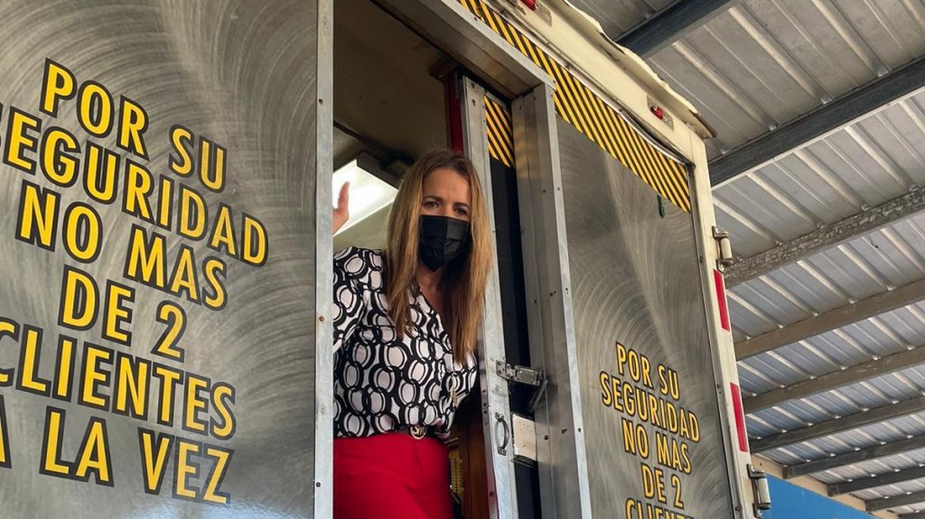  Alcaldesa de Can&oacute;vanas entrega equipos de seguridad a m&aacute;s de 200 empleados municipales 