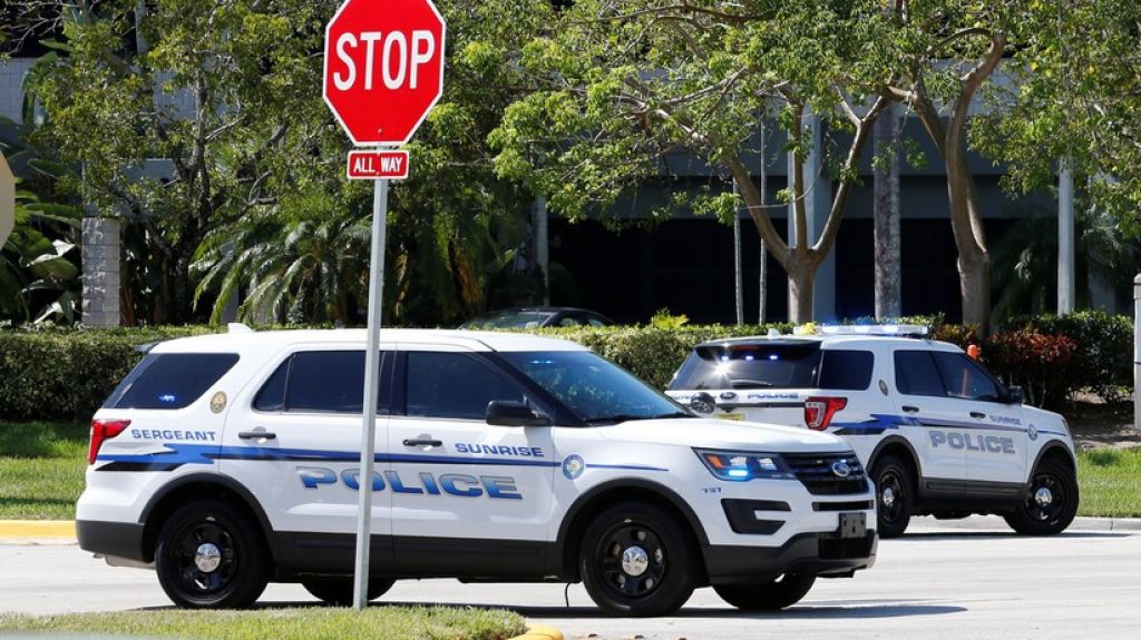  Un ladr&oacute;n entra en una casa y se prepara un desayuno 