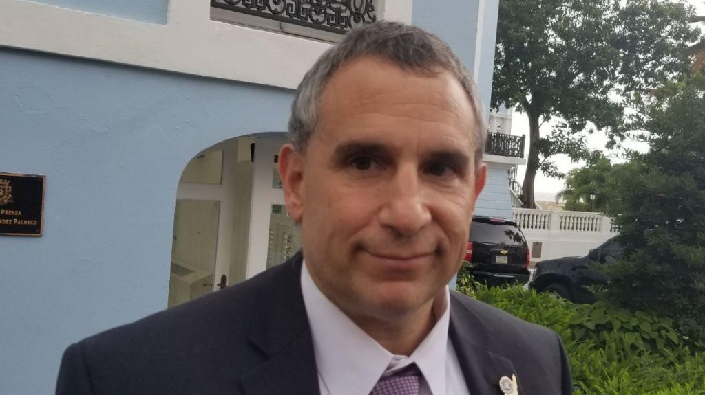  Director del FBI dice alcaldes lo han llamado luego de que les advirtiera que "tuvieran listo su cepillo de dientes" 