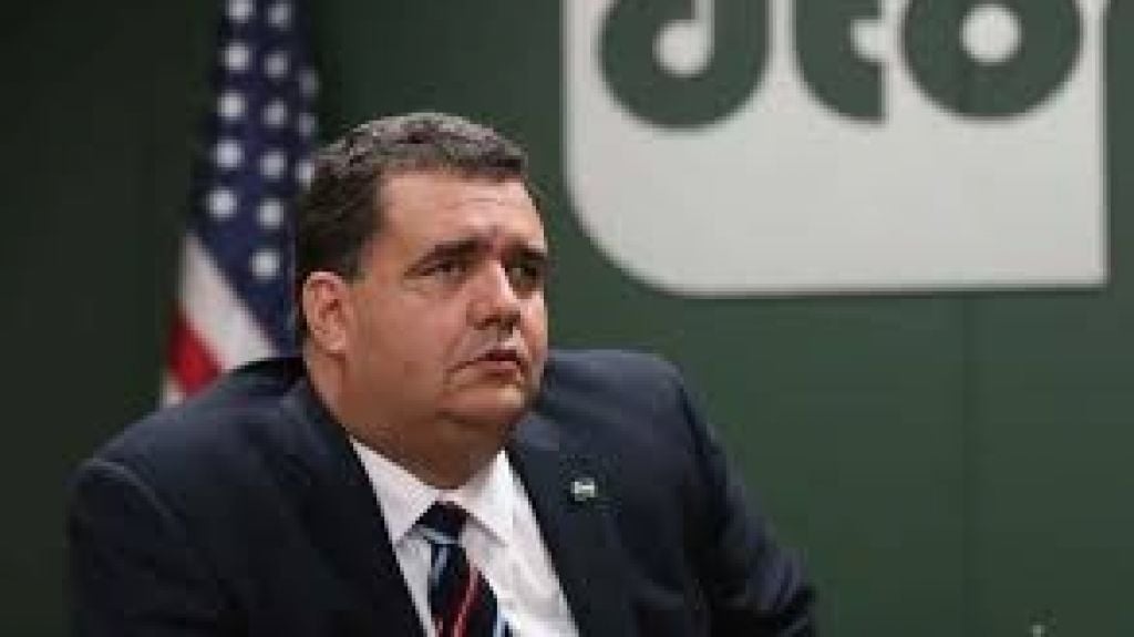  Muy pocas personas han acudido a buscar el Real ID en los CESCO, admite secretario del DTOP 