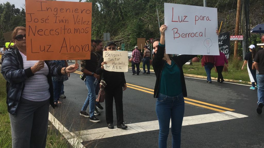  Residentes de Lares y Hatillo se manifestaron ante la falta del servicio de AEE 