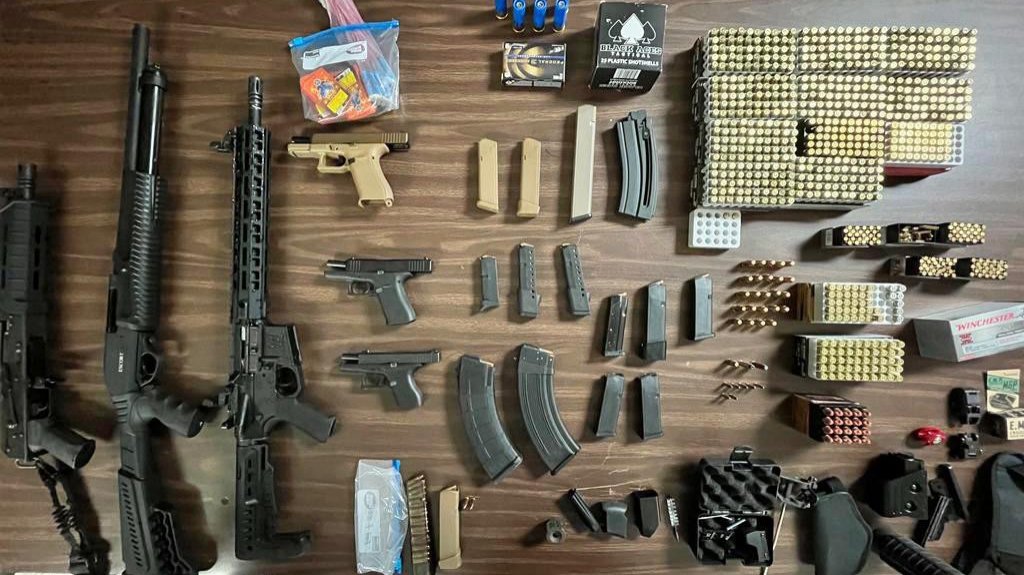  Polic&iacute;a desarticula centro de almacenaje y distribuci&oacute;n de drogas y arresta a nueve personas en operativo de allanamientos 