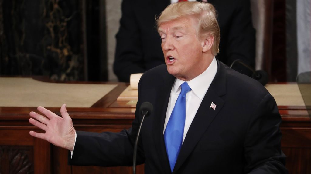  La Casa Blanca dice que Trump bromeaba cuando acus&oacute; de traici&oacute;n a dem&oacute;cratas 