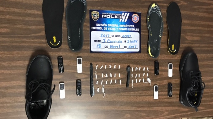 "Pillan" a una mujer dÃ¡ndole drogas y celulares a un confinado en tribunal de Fajardo 