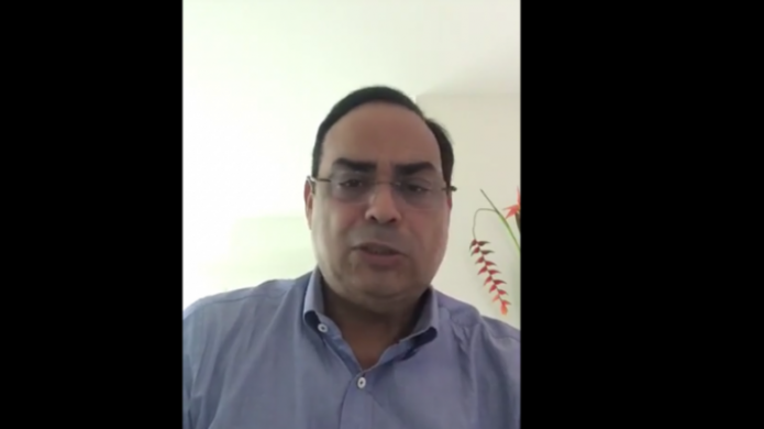 Video: Gilbertito Santa Rosa acepta el reto de pirulo y contesta con soneo  