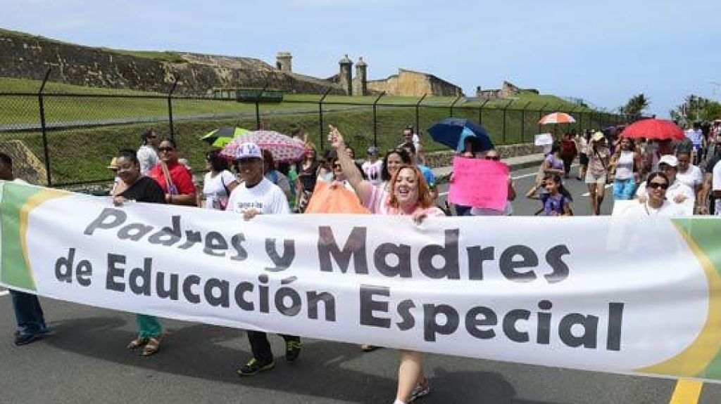  Padres de estudiantes de Educaci&oacute;n Especial denuncian supuesta corrupci&oacute;n en el DE 