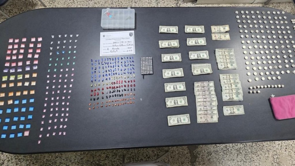 

	


Municipales de Ponce ocupan drogas y dinero


