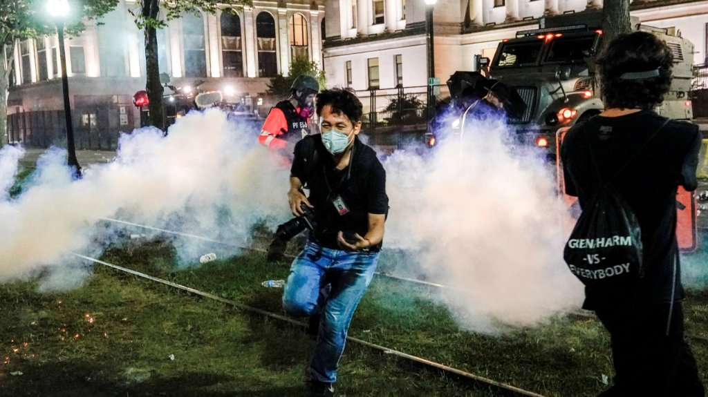  Video: Dos muertos y un herido en tercera noche de protestas raciales en Wisconsin 