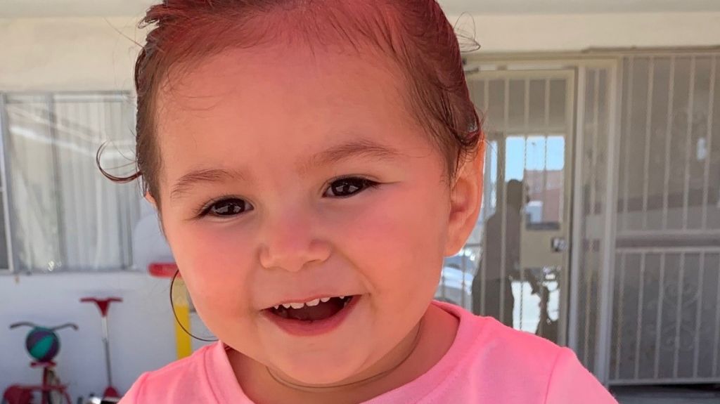  Ni&ntilde;a de dos a&ntilde;os muere encerrada en un carro; su mam&aacute; se fue a beber 