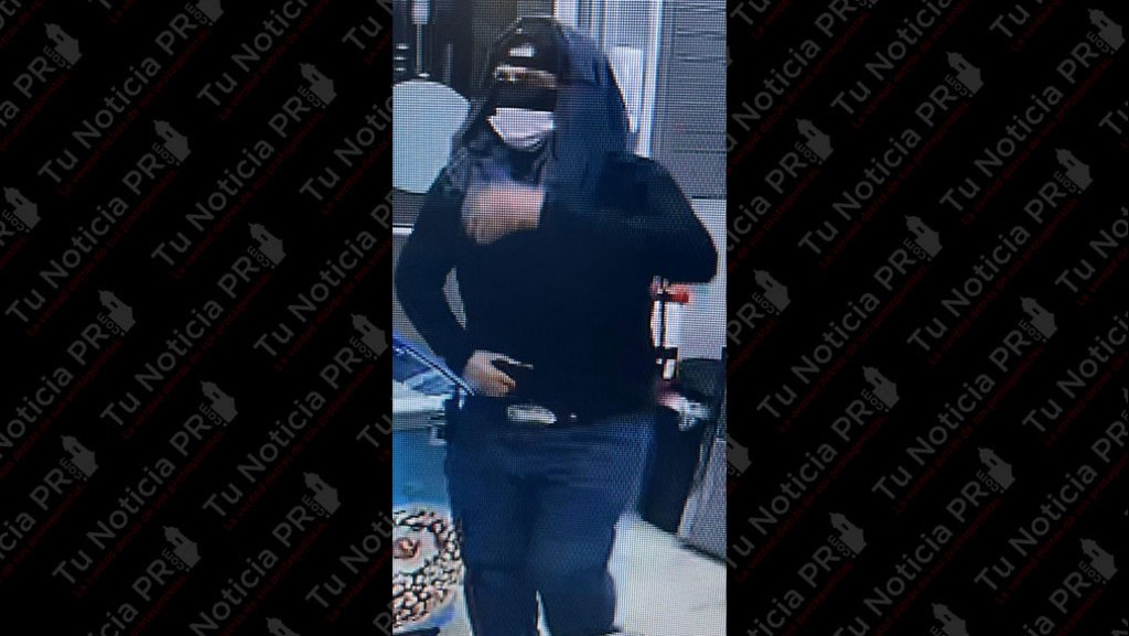  Video: Momento en que hombre asalta gasolinera de Bayam&oacute;n 