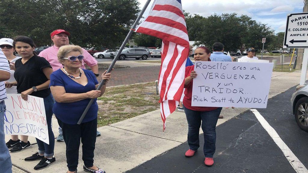  Miriam Ram&iacute;rez de Ferrer llama traidor a Rossell&oacute; en medio de protesta en Orlando 
