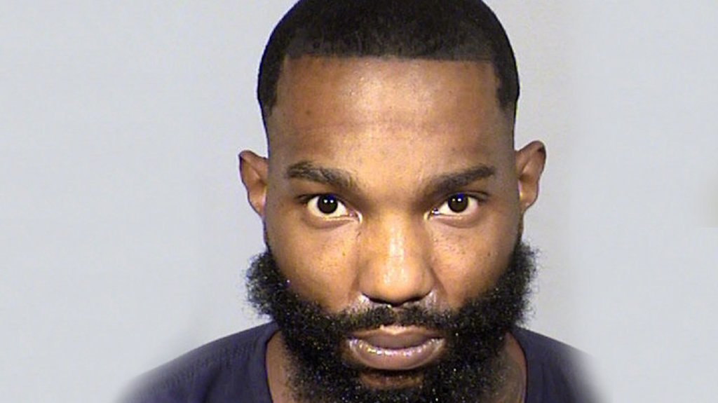  Una beb&eacute; de un a&ntilde;o muere sofocada en un auto porque su padre se niega a que rompan la ventana de su carro nuevo 