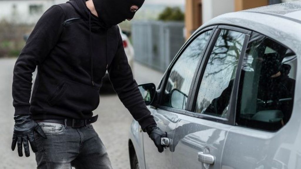  Reportan robo de auto en Santa Isabel 
