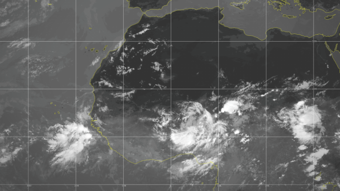 Tardes activas en la isla; mientras Ãfrica produce ya fuertes Ondas Tropicales...