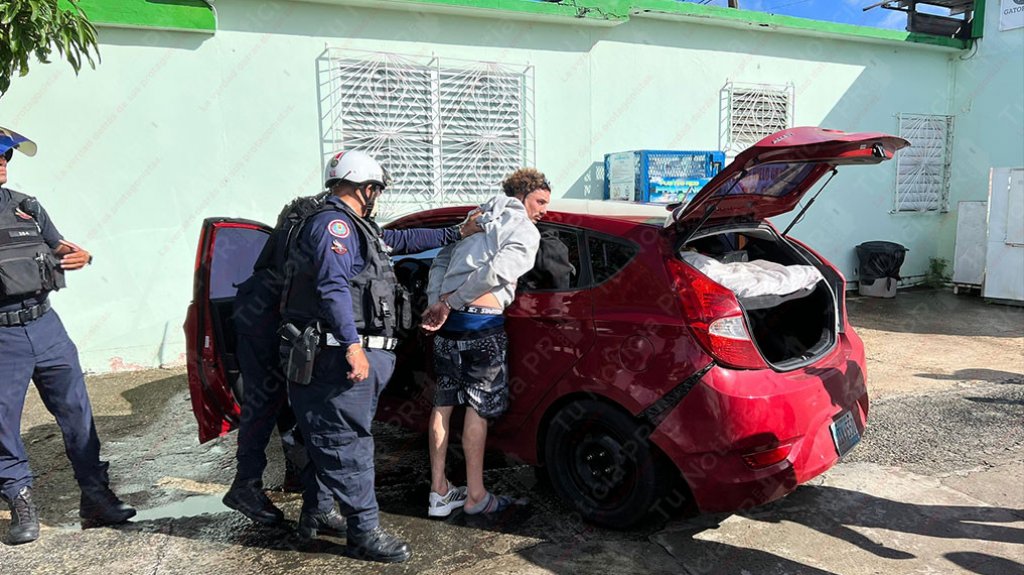  Estaba prófugo y andaba en un carro robado, pero lo arrestaron los municipales de Carolina 