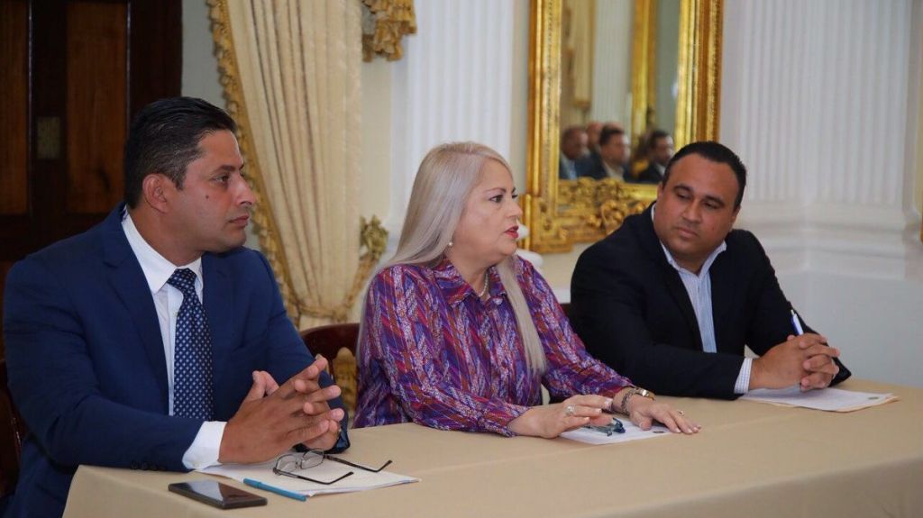  Alcaldes del PNP apoyan ahora a gobernadora y se re&uacute;nen en La Fortaleza 