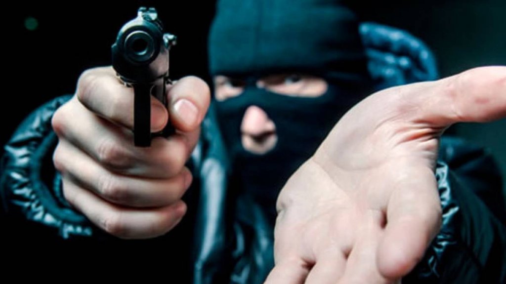  Asaltan a mano armada a dos personas en Barrio Obrero 