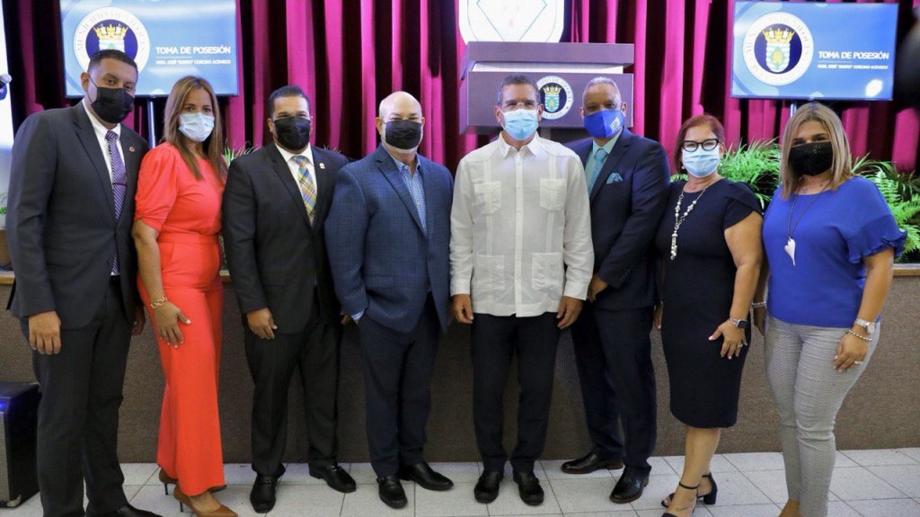  Corcino Acevedo jura como alcalde de Vieques en presencia del gobernador Pierluisi 