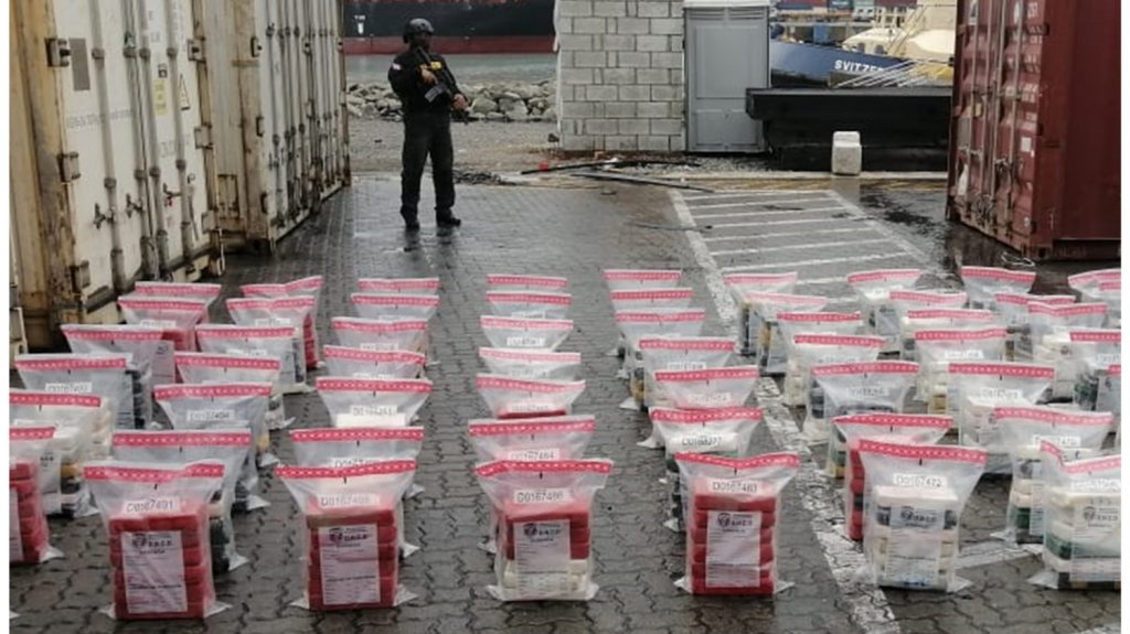  En RD confiscan cargamento de cocaína transportada en contenedores cargados de guineos que serían enviados a Francia 