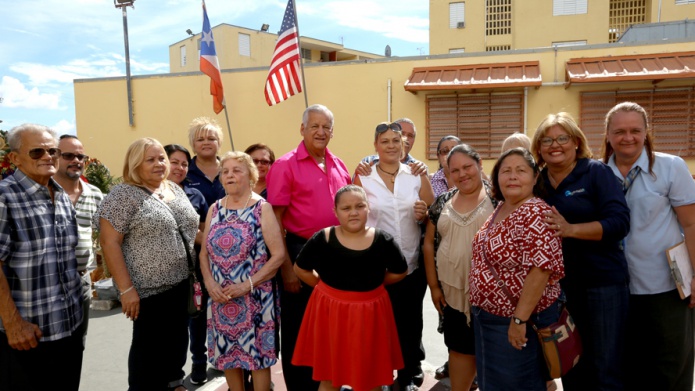 VECINOS DEL RESIDENCIAL LA ROSALEDA COMPARTEN EL ALMUERZO DEL PAVO JUNTO AL ALCALDE O'NEILL