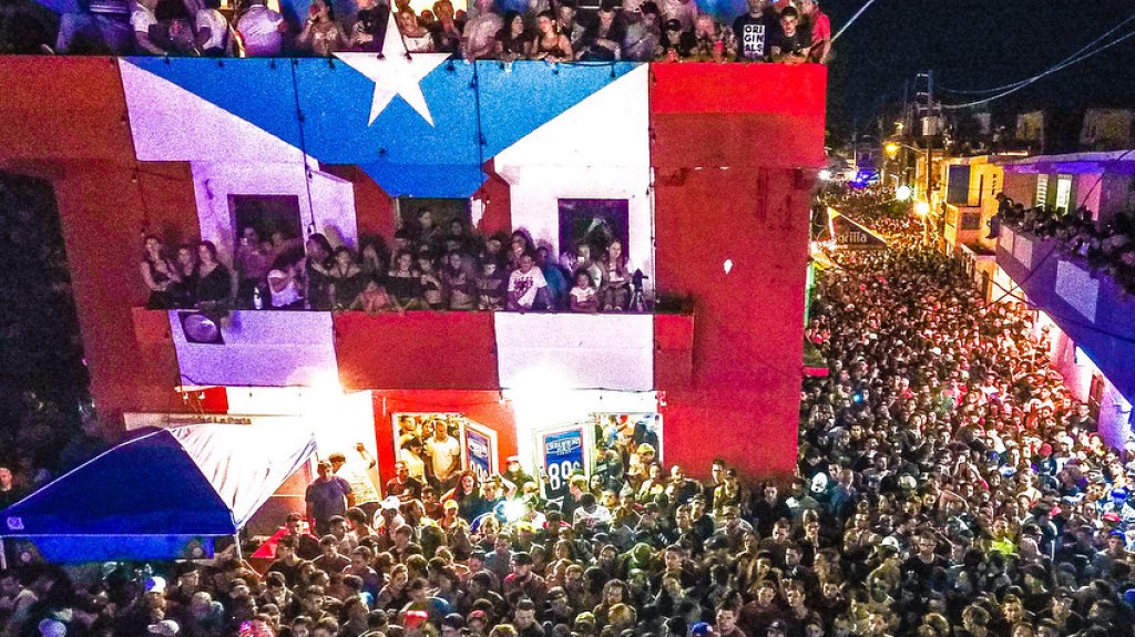  Mujer denuncia que la asaltaron en la Perla durante el concierto de Reyes 