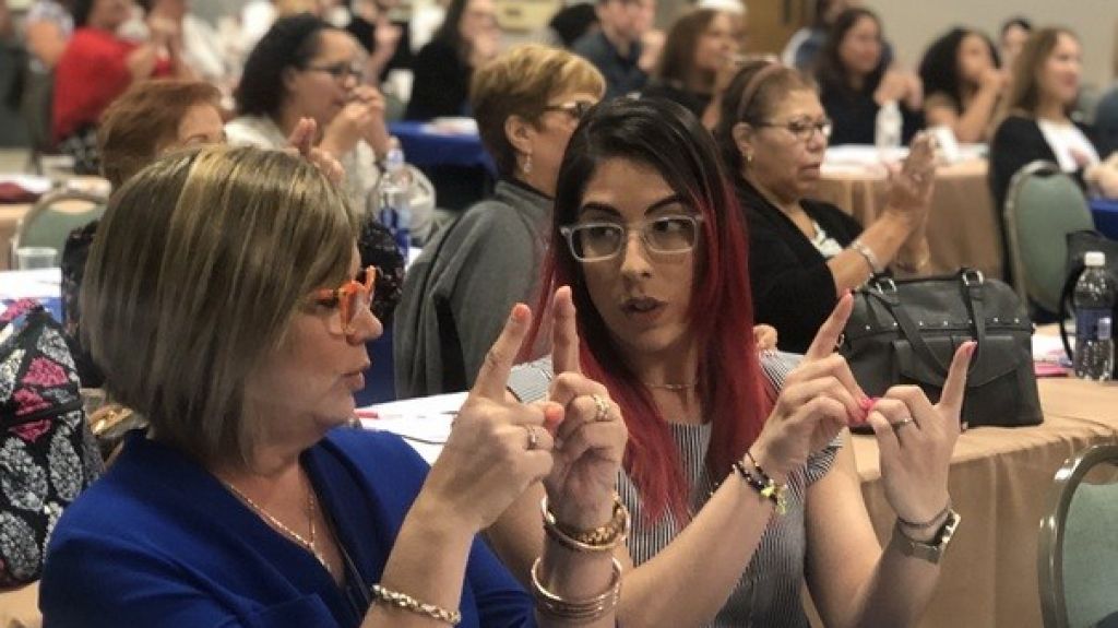  M&aacute;s de cien tecn&oacute;logos m&eacute;dicos se capacitan en lenguaje de se&ntilde;as para atender a comunidad sorda 