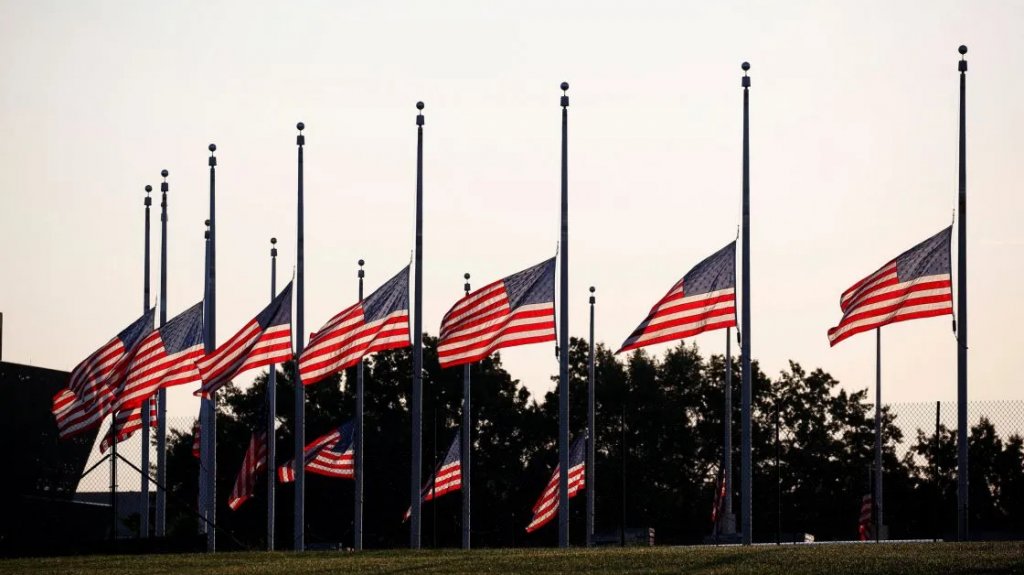  Biden ordena que las banderas ondeen a media asta por el tiroteo de Atlanta 