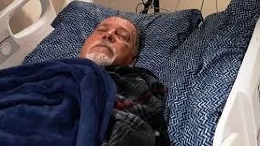  Esposa del luchador 'Chicky Starr' pide ayuda para su esposo que lleva dos semanas en ciudado intensivo 