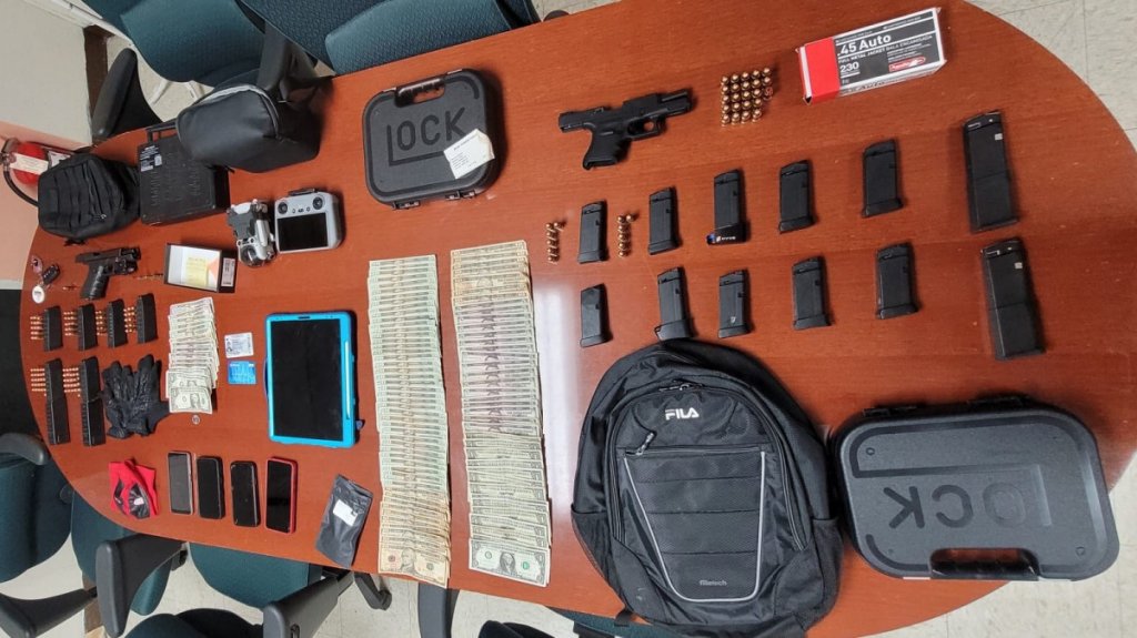  Operativo en R&iacute;o Piedras termina con arresto e incautaci&oacute;n de armas y dinero 