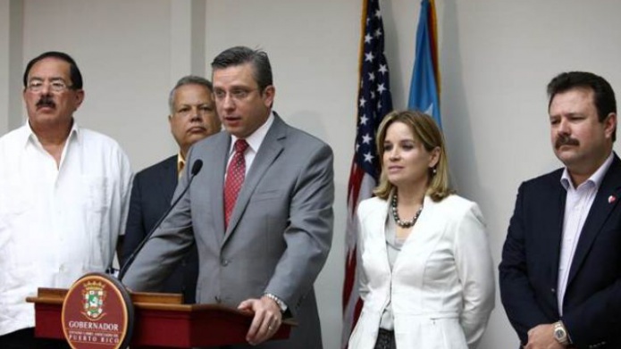 Carmen Yulin, tira la piedra y esconde la mano