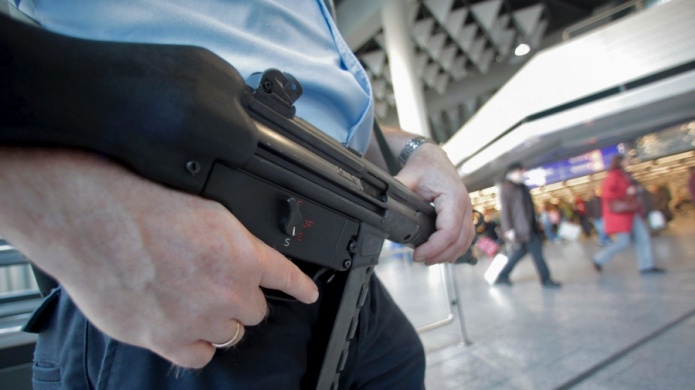 Agente federal se dispara accidentalmente en un control del aeropuerto en Orlando