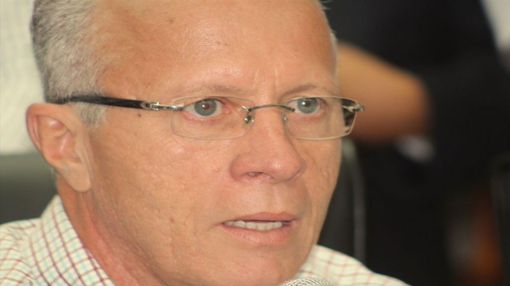  Presidente de Asociaci&oacute;n de Alcaldes defiende Comisi&oacute;n de Energ&iacute;a de Puerto Rico 