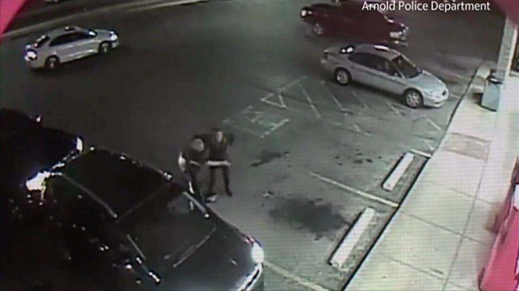 Video: Hombre agrede brutalmente a mujer tras un incidente de trÃ¡nsito