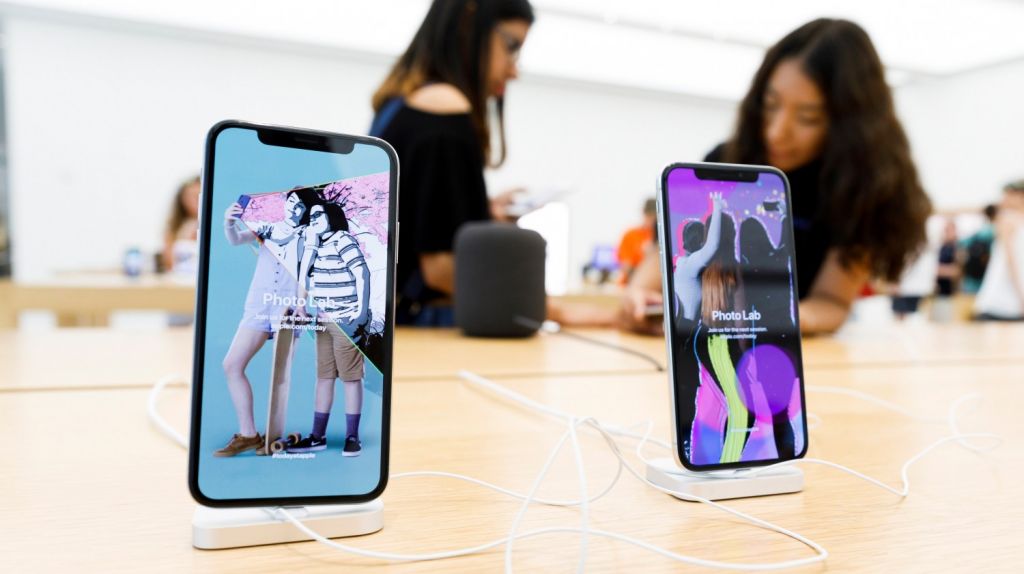  Apple trata de controlar daños tras revisar a la baja las ventas de iPhones 